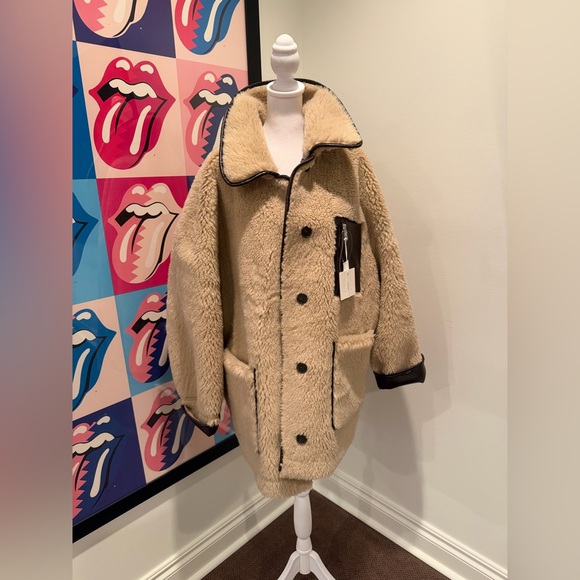 Gap × Sandy Liang Reversible Vegan Leather Sherpa Jacket - Picture 4 of 9